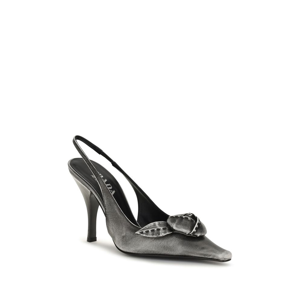 Décolleté Prada in pelle di capra grigia con tacco alto